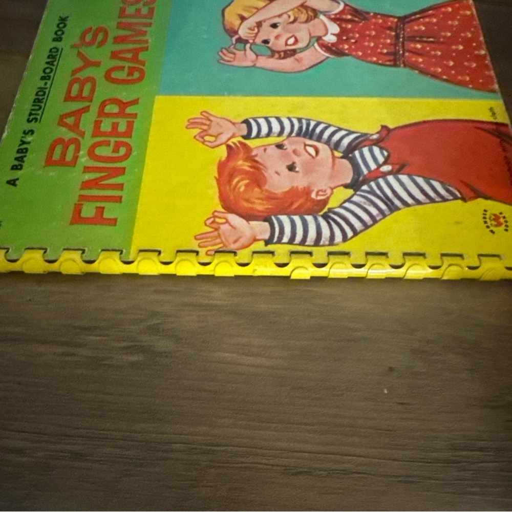 Baby's Finger Games Sturdi-Board Book by WONDER 5501‎ Yellow Spiral Binding 1959 - Picture 5 of 9